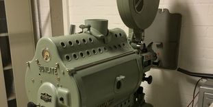 Sammlung Domnick, historischer Filmprojektor der Marke Philips/Sunlite FP5