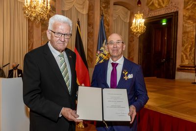 Überreichung des Verdienstordens des Landes durch Winfried Kretschmann 